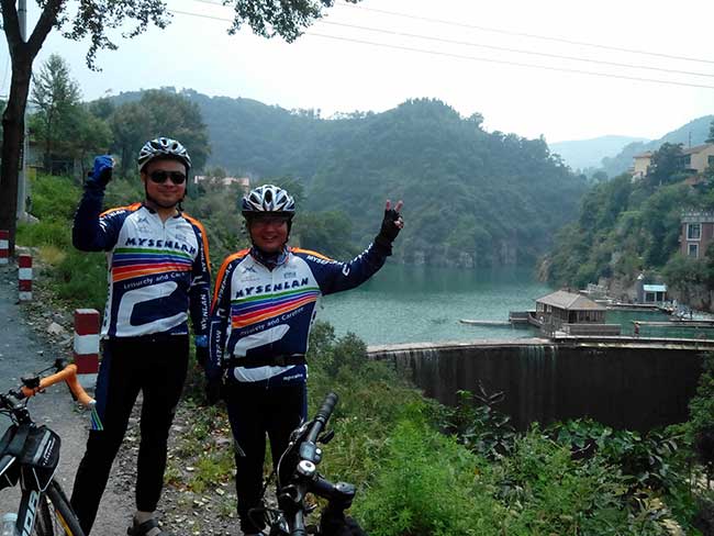 欣賞自然美景，走進(jìn)大山騎行活動。